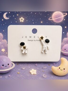 Cute White Astronaut Reaching for the Stars Mismatched Stud Earrings